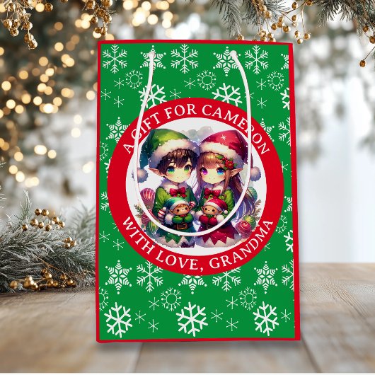 Schattigee Anime Elves Kerstmis gepersonaliseerd Medium Cadeauzakje