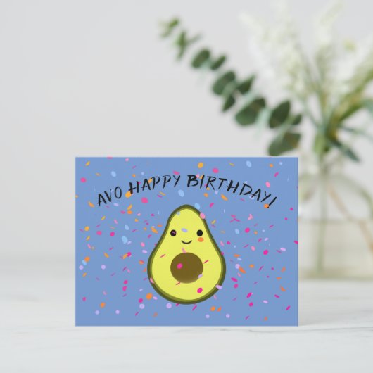 Schattigee Avo Happy Birthday Avocado Pun Briefkaa Feestdagenkaart (Staand voorkant)