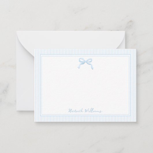 Schattigee Baby Blue Bow en Stripes Border Notitiekaartje (Voorkant)