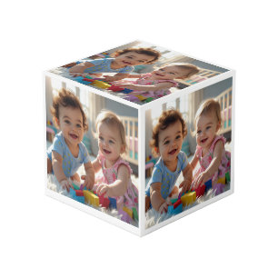 Schattigee Baby Boy & Girl Spelen in een zonovergo Kubus