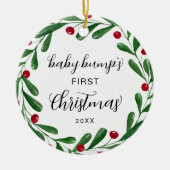 Schattigee Baby Bump's eerste kerstkrans Keramisch Ornament (Voorkant)