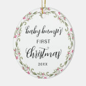 Schattigee Baby Bump's eerste roze kerstbessen Keramisch Ornament (Links)