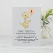 Schattigee Baby-dinosaurus met ballonverjaardag Kaart (Staand voorkant)