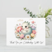 Schattigee Baby Dragon in een bed van bloemen dank Bedankkaart (Staand voorkant)
