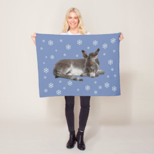 Schattigee baby ezel met sneeuwvlokken op blauw fleece deken