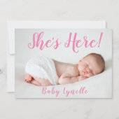 Schattigee Baby foto, ze is hier, roze Aankondiging (Voorkant)
