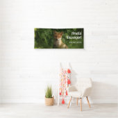 Schattigee Baby Fox in een Green Forest Business Spandoek (Insitu)