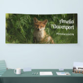Schattigee Baby Fox in een Green Forest Business Spandoek (Beurs)