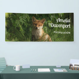 Schattigee Baby Fox in een Green Forest Business Spandoek