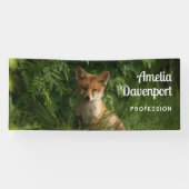 Schattigee Baby Fox in een Green Forest Business Spandoek (Horizontaal)