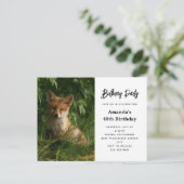 Schattigee Baby Fox in een Green Forest Verjaardag Uitnodiging Briefkaart (Staand voorkant)