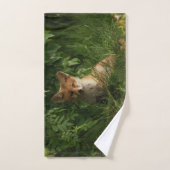Schattigee Baby Fox in een groen bos Bad Handdoek (Handdoek)