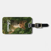 Schattigee Baby Fox in een groen bos Bagagelabel (Voorkant horizontaal)