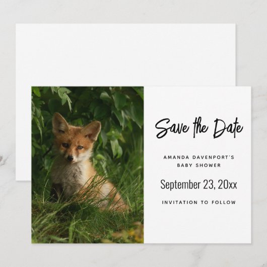 Schattigee Baby Fox in een groen bos Save The Date (Voorkant / Achterkant)