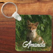 Schattigee Baby Fox in een groen bos Sleutelhanger (Voorkant)