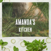 Schattigee Baby Fox in een groen bos Theedoek (Gevouwen)