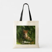 Schattigee Baby Fox in een groen bos Tote Bag (Achterkant)