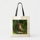 Schattigee Baby Fox in een groen bos Tote Bag (Voorkant)