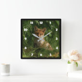 Schattigee Baby Fox in een groen bos Vierkante Klok (Huis)