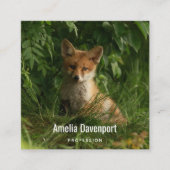 Schattigee Baby Fox in een groen bos Vierkante Visitekaartje (Voorkant)