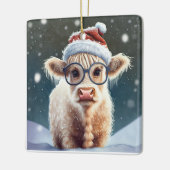 Schattigee baby Highland Koe in de sneeuw Keramisch Ornament (Links)