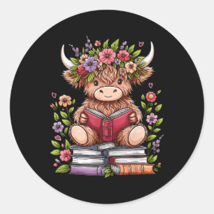 Schattigee Baby Highland Koe met leesboekenwurm Ronde Sticker