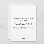 Schattigee Baby kijken vlinder met mam Moederdag Feestdagenkaart (Achterkant)