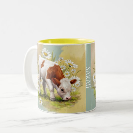 Schattigee Baby Koe in een gebied van Daisies West Tweekleurige Koffiemok (Voorkant links)