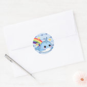 Schattigee baby narwal met regenboog en sterren ronde sticker (Envelop)