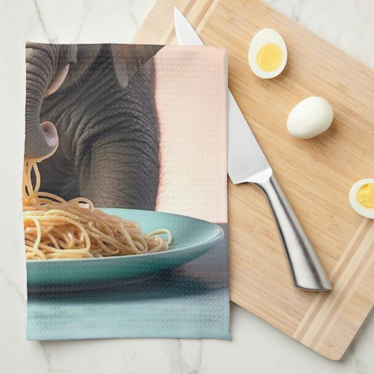 Schattigee Baby Olifant Eating Spaghetti Theedoek (Quarter Fold)