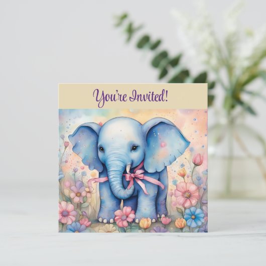 Schattigee Baby olifant in een pasteltuin Kaart (Staand voorkant)