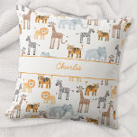 Schattigee Baby Safari Animal Waterverf Aangepaste Kussen<br><div class="desc">Een waterverf baby leeuw,  giraf,  tijger,  zebra en olifant diersafari patroon,  ideaal voor kleine dierenvrienden. Originele versie door Nic Squirrell. Verander de naam om te personaliseren. Een leuk cadeau voor een nieuwe baby.</div>