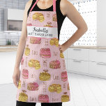 Schattigee bakker cake gebak chef-kok gepersonalis schort<br><div class="desc">Een leuk schort met een motief van gebak en gebak tegen een roze gestreepte achtergrond. Perfect voor iedereen die van bakken of koken houdt.</div>