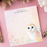 Schattigee Barn Owl Pastel Feathers Persoonlijke n Notitieblok<br><div class="desc">Voeg een vleugje wijsheid toe aan je notities met dit gepersonaliseerde notitieblok. Een charmante illustratie van een kerkuil, met zachte, pastelkleurige veren, zitstokken in de rechterbenedenhoek. Het lichte en luchtige ontwerp creëer's een vredig en grillig gevoel. Pas dit notitieblok aan met uw eigen tekst. Ideaal voor uilenliefhebbers, natuur liefhebbers of...</div>