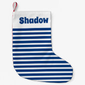 Schattigee Basic Stripes Blauw en Wit Custom Name Kleine Kerstsok (Voorkant)