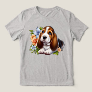 Schattigee Basset Hound Puppy Zittend Met Bloemen Tri-Blend Shirt