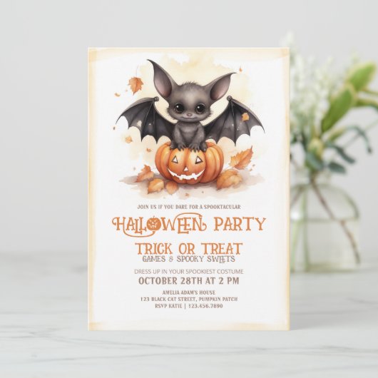 Schattigee Bat en Pompoen Halloween Party Kaart (Staand voorkant)
