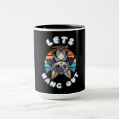Schattigee Bat Hanging en Retro Sunset | Laten we Mok (Midden)