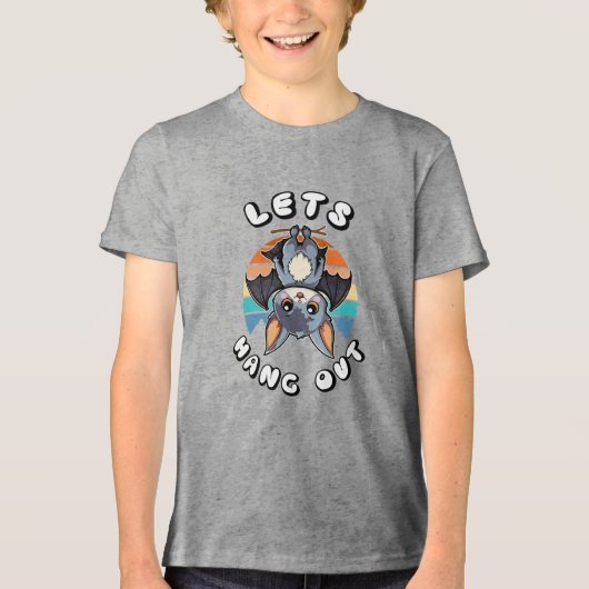 Schattigee Bat Hanging en Retro Sunset | Laten we Tri-Blend Shirt (Voorkant)
