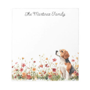 Schattigee Beagle met Wildflowers Gepersonaliseerd Notitieblok
