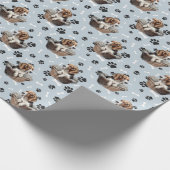 Schattigee Beagle Puppy in Basket Paw Print Cadeaupapier (Hoek)