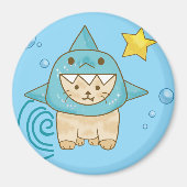 Schattigee beige kat in haaienkostuum aqua zee the magneet (Voorkant)