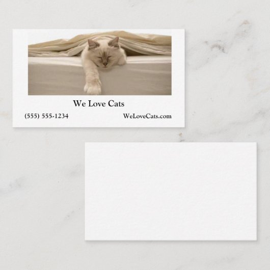 Schattigee beige kat slapen op beige bed visitekaartje (Voorkant / Achterkant)