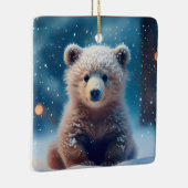 Schattigee Beren welp in besneeuwd bos Keramisch Ornament (Rechts)