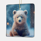 Schattigee Beren welp in besneeuwd bos Keramisch Ornament (Links)