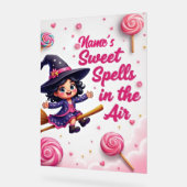 Schattigee bewerkbare naam heks op Broom Halloween Acryl Bord (Hoek)