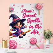 Schattigee bewerkbare naam heks op Broom Halloween Acryl Bord (Huwelijk)