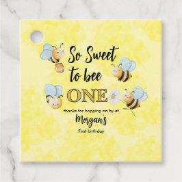 Schattigee bij een geel zwart eerste verjaardagsfe bedankjes labels