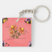 Schattigee bij en bloemenroze voorjaarstuin sleutelhanger (Achterkant)