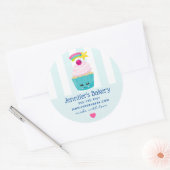 Schattigee Blauwe Cupcake met Kawaii Gezicht Zakel Ronde Sticker (Envelop)
